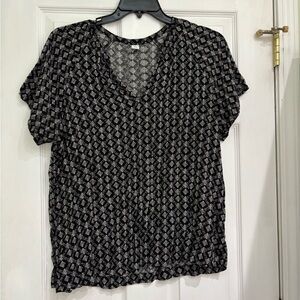 Black and White Patterned Women's Top